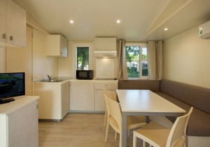 Modern furnished chalet with AC, 4km from Sirmione