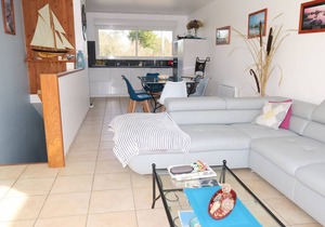 Modern House with South-Facing Garden & Terrace, 350m from Sea, Trégastel