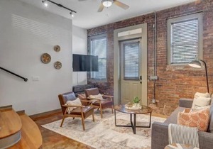 Modern, Insta-Worthy 2B Townhome in Walkable Springfield!