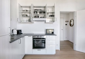 Modern Landstraße 1BR w/Elevator & Rooftop Pool, near U3, by Blueground