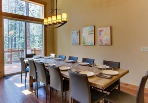 Modern luxury 4BR+ Tahoe Donner home, light-filled, perfect for 3 families