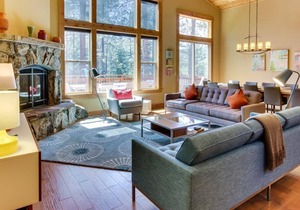 Modern luxury 4BR+ Tahoe Donner home, light-filled, perfect for 3 families