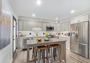 “Modern” Old Town Scottsdale, Resort Style yard, Baja HEATED Pool Hot Tub, BBQ