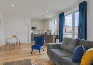 MODERN ONE-BEDROOM APARTMENT IN HEART OF HEATHROW