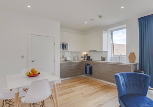 MODERN ONE-BEDROOM APARTMENT IN HEART OF HEATHROW