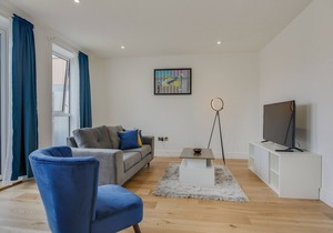MODERN ONE-BEDROOM APARTMENT IN HEART OF HEATHROW