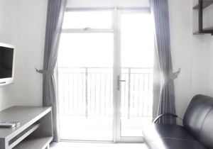 Modern & Spacious 1BR at Mekarwangi Square Apartment By Travelio