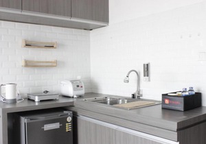 Modern & Spacious 1BR at Mekarwangi Square Apartment By Travelio