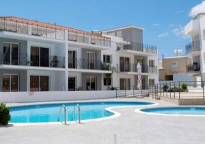 Modern, spacious 2 bedroom apartment in Kapparis with communal pool & parking.