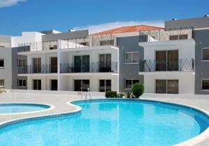 Modern, spacious 2 bedroom apartment in Kapparis with communal pool & parking.