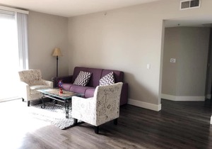 Modern Spacious Apt - Santa Monica with Parking and Pool