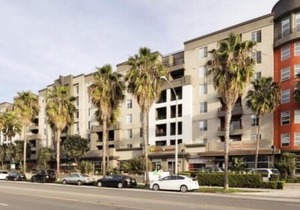 Modern Spacious Apt - Santa Monica with Parking and Pool