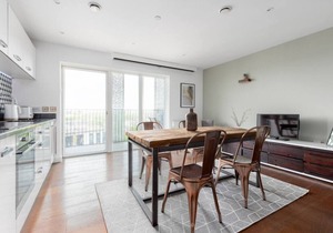 Modern Studio with Balcony in Hackney