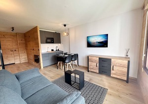 Modern studio with private parking near the center