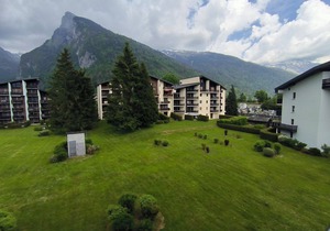 Modern studio with private parking near the center