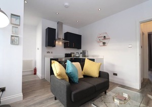 Modern , stylish one bedroom apartment in the centre of Dollar