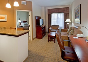 Modern Suite | Free Breakfast + Outdoor Pool + Hot Tub