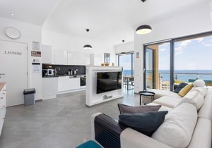 Modern Top Floor Sea View 3BR with Pools, Spa & Fitness