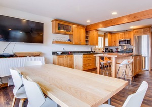 Modern Townhouse w/WiFi, Ski & Mountain Views, Pool - Walk to Slopes