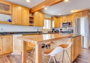Modern Townhouse w/WiFi, Ski & Mountain Views, Pool - Walk to Slopes