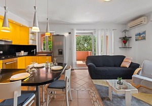 Modern Two-Bedroom Apartment Impreza in Vabriga
