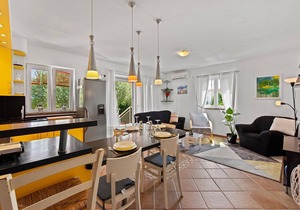 Modern Two-Bedroom Apartment Impreza in Vabriga
