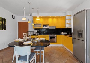 Modern Two-Bedroom Apartment Impreza in Vabriga