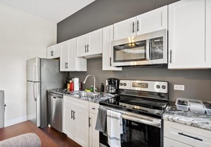 Modern Upscale 2BR Apartment on Carson Stay Gia