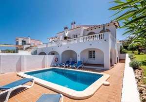 Modern villa close to popular resort