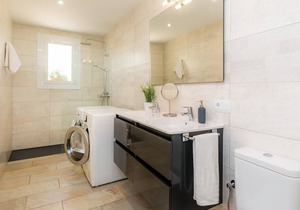 Modern Vacation Home “Casa Madrina “ with Wi-Fi, Pool, Balcony, Garden & Terrace; Parking Available