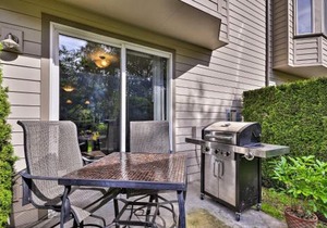Modern Vancouver Townhome - Right on Main St!