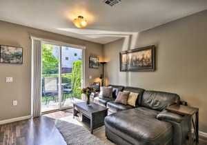 Modern Vancouver Townhome - Right on Main St!