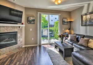 Modern Vancouver Townhome - Right on Main St!