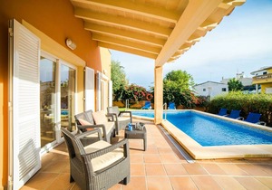Modern villa with pool for 8 people near the beach of Aucanada