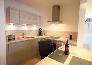 Moderne FeWo (44qm) in zentraler Lage mit hauseigenem Hallenbad