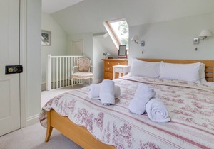 Mole Cottage - Three Bedroom House, Sleeps 6