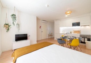 Monsanto Hill House - NO. 565 R/C D