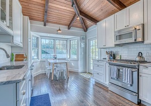 Montauk beach house with Pool! (Seasonal for pool)