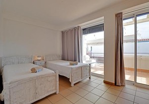 Monte Gordo Downtown by Homing