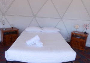 Moon - Self Catering Dome accommodation with private deck, BBQ and lawn