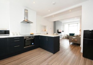 Morden house close to City centre & The Peaks