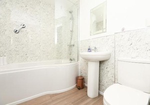 Morden house close to City centre & The Peaks