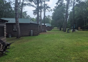 Moreno's Cottages Cabin #10 -2 Bed/2 Bath Adirondack 4 season Cabin in the pines