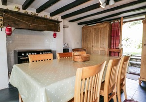 MOSS SIDE FARM COTTAGE, pet friendly in Broughton-In-Furness