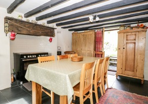 MOSS SIDE FARM COTTAGE, pet friendly in Broughton-In-Furness