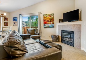 Mountain home with private deck, mountain view, washer/dryer, and gas fireplace