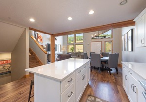 Mountain Modern Luxury Townhome in Lower Deer Valley, WiFi, Fireplace, Hot Tub! - SB1104