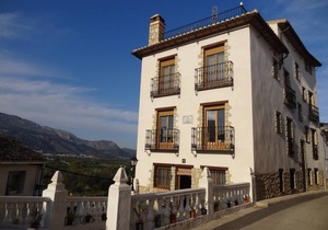 Mountain rural house 11 km from the sea.