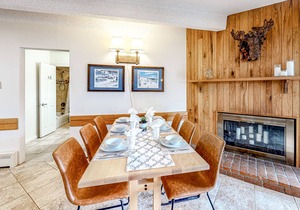 Mountain-View Gem - Ground Floor with Shared Pool & Hot Tub - Walkable Locale