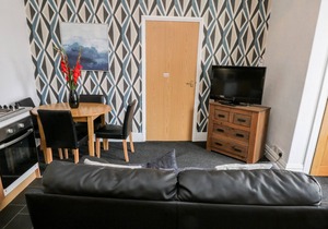 MOWBRAY 1, pet friendly, country holiday cottage in Bridlington